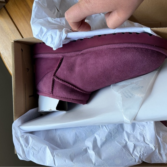 NWT UGG Women's Classic Ultra Mini Ankle Boot Burnt Magenta Size 9/ EU 40 - Picture 2 of 4